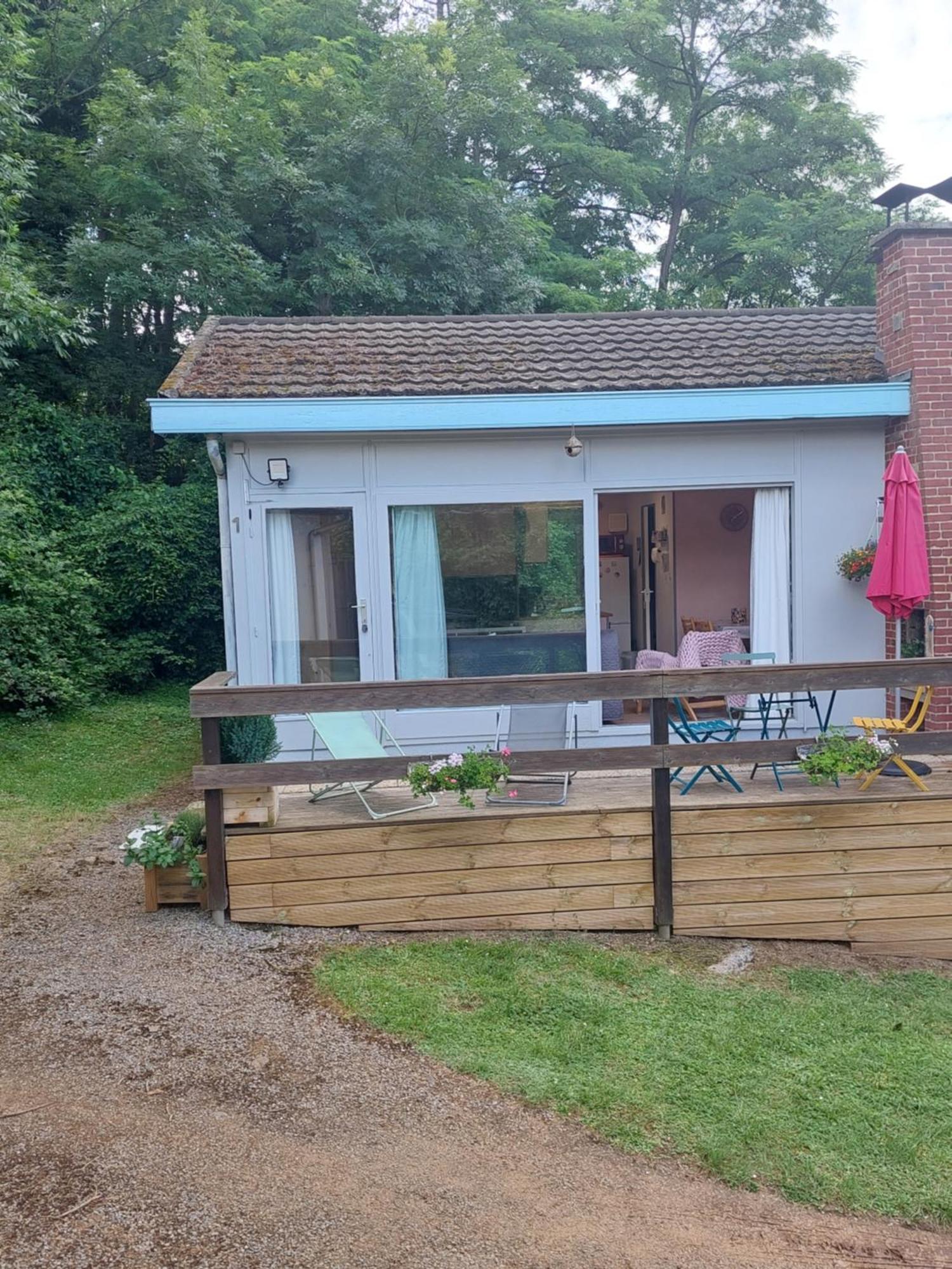 Le Petit Chalet - Bungalow Waulsort Eksteriør billede